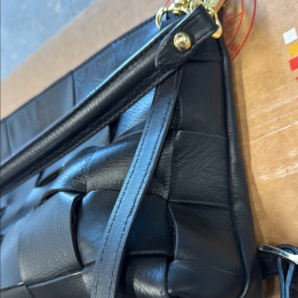 Anna Paola Black Leather Woven Shoulder/crossbody Bag - Picture 7 of 8